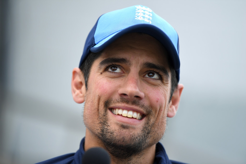 Alastair Cook shed tears when telling teammates he would retire